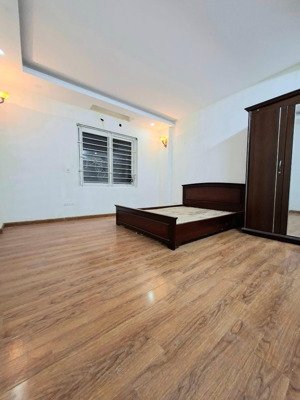 chính chủ cần bán , dt 35m2x 5 tầng , mt 5m giá 8,6 tỷ.