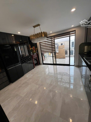 bán căn lk sao biển, dt~60m2 mt 4.5m- nhà 5 tầng hoàn thiện full nội thất, có thang máy. hơn 11ty