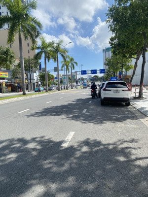 nhà 4 tầng ngang 11m mặt tiền xô viết nghệ tĩnh ngay góc ngã tư