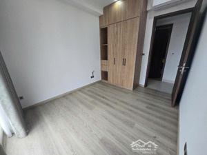 cần bán giá siêu tốt! ch midtown 2pn, 80m2, có nội thất, có ô xe hầm. liên hệ ngay ạ