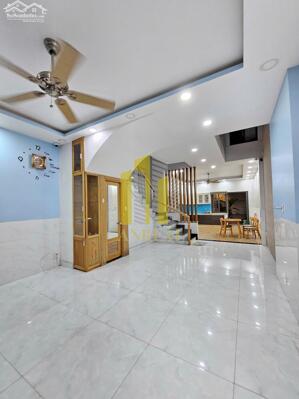 CHO THUÊ NHÀ MỚI ĐẸP 3 LẦU GIÁ 25 TRIỆU. ĐƯỜNG XE HƠI