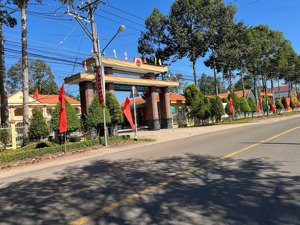 đất bán chính chủ 500m2 thổ cư 200m2, giá 750 triệu, gần ủy ban xã, đông đúc dân cư