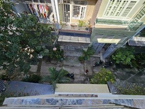 bán nhà 3 tầng 3pn còn mới diện tích đẹp cao ráo sạch sẽ dọn vào ở ngay