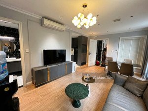 căn hộ cao cấp tông đản 60 m2 chia 1 ngủ riêng có ban công, giá 22 triệu/tháng thang máy, nhận ngay