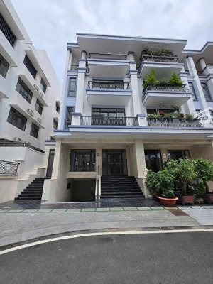 chính chủ cho thuê toà nhà 7m x 20m kđt vạn phúc .giá chỉ 55tr/tháng, hầm - 4 lầu mới 100%