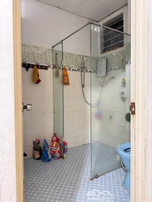 c/c phó cơ điều, căn góc, q11, 130m2, 3pn, 2wc, nội thất, 10tr/tháng.