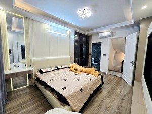 bán gấp nhà yên hoà , dương đình nghệ , 40m2x6 tầng , mt 5m , ô tô cách nhà 30m,