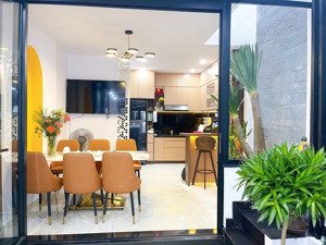 hẻm ô tô ngủ trong nhà xe tải vi vu trịnh đình trọng, phú trung, tân phú