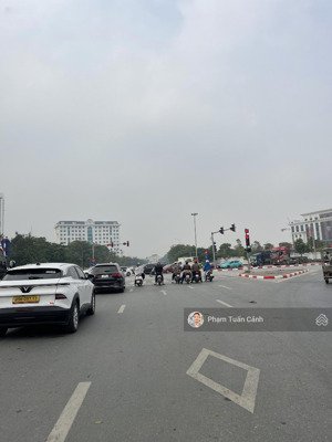 hàng hiếm đầu tư nhà mặt phố xuân phương , nam từ liêm dt 150m x 2 tầng, mt 4.7m
giá nhỉnh 13 tỷ