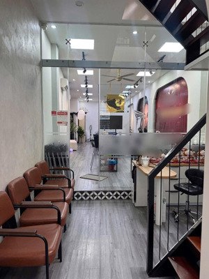 nhỉnh 7 tỷ - nhà lầu hẻm kinh doanh, chỉ 1 sẹc nguyễn ái quốc đi thông gx thuận hoà, p tân phong