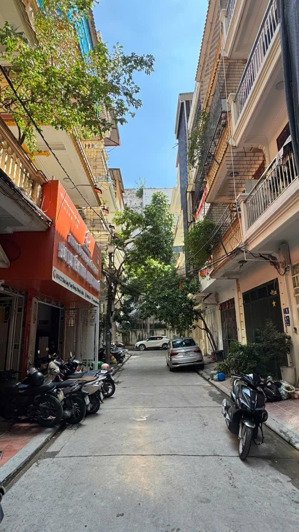 chính chủ bán nhà lô góc phân lô huỳnh thúc kháng nguyễn chí thanh. mặt ngõ. dt 58m2x5t. mt 4.5m.