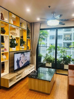 chính chủ cần tiền bán gấp 2pn+ toà s302 2511 64m2 vinhomes smart city. giá: 5.1 tỷ bao phí