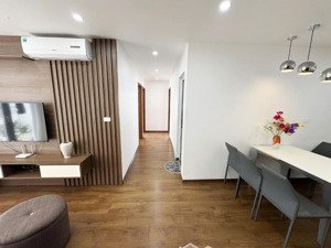 giá 7,9tr - 2pn 2wc, hẻm 211 nguyễn xí, full nội thất, thang bộ, máy giặt, cửa sổ lớn