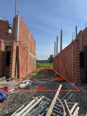 xả lỗ 2 lô cuối trong kdc ngay giáp bửu long có 300tr xây dựng ngay.