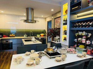 bán căn hộ góc 3 ngủ 120m cực hiếm, sổ đỏ sẵn giao dịch, tặng lại full đồ đẹp, có sẵn slot ô tô