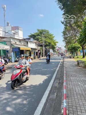 giảm 600tr mặt tiền đường 4x18m ngay bình long tân phú