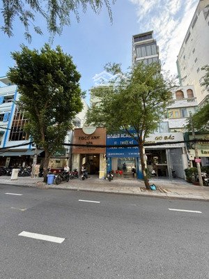 bán căn góc 2 mặt tiền 31 nguyễn bỉnh khiêm, p.saigon,q.1~10x28m-5 tầng-giá 179 tỷ. ngay gem center