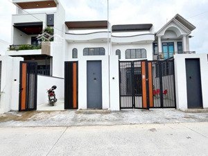 nhà đức hoà đông giá 2 tỷ 650 dt: 5 25m sổ hồng riêng thổ cư 100% hoàn công đầy đủ