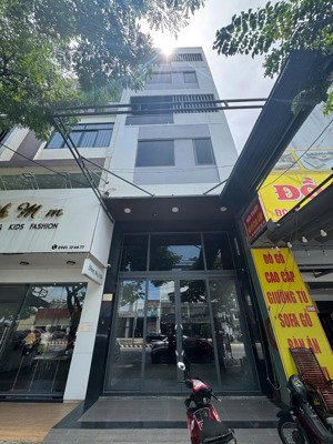 chính chủ bán nhà nguyễn hữu thọ 125m sát bv vinmec, 8pn 9wc. thích hợp làm khách sạn, căn hộ.