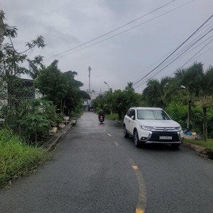 bán đất full thổ cư 3200m2 tại lãnh binh thái, cần giuộc, long an - 1 đường, 1 sông lớn đã làm kè