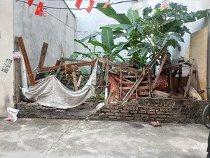 hiếm, đất đẹp ngõ thông, dân cư đông, an ninh tốt, nhiều tiện ích, thích hợp xây ở và mua đầu tư.