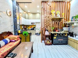 bán nhà huỳnh tấn phát quận 7, nhà 3 tầng ,2 pn ,tường đôi,dt 5*9m,nhà mới ở ngay ,chỉ 6tỷ nhỉnh