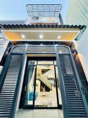 bán gấp nhà lê hồng phong p.10 q.10 dt: 52,3m2 giá 7 tỷ 990 ctl khu vực dân cư sầm uất cho thuê dễ