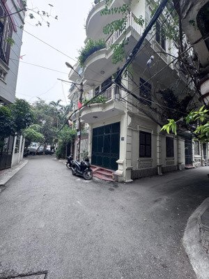 đẳng cấp - phân lô - trần khát trân - 2 mặt ngõ - vỉa hè - ô tô tránh - view hồ. dt 100m2. giá 30ty