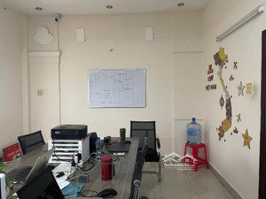 mình cần sang mặt bằng văn phòng kinh doanh mt tạ quang bưu đối diện giai việt