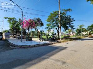 Chính chủ gửi bán căn nhà 3 tầng lô góc đẹp nhất Chung cư Bến Thóc - An Đồng.....