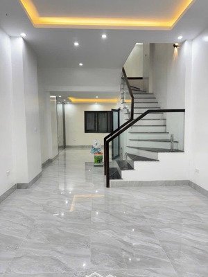 bán nhà ngọc thuỵ 4 tầng diện tích 52 m2 gần trường việt pháp công viên vị trí cực hiếm