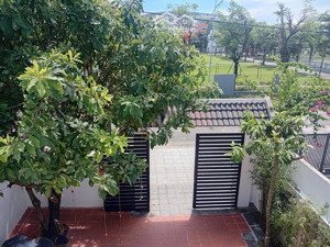 bán nhà 2 tầng đường trương minh giảng, đối diện trường quốc tế singapore kđt phú mỹ an siêu vip