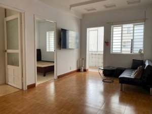 tôi cần bán căn hộ chung cư bàu cát chỉ 2,8 tỷ với 2 phòng ngủ 65m2