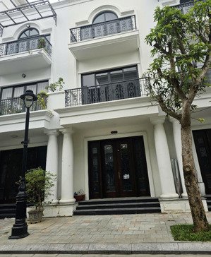 bán gấp nhà vin marina,giá tốt nhất khu vực.lh 