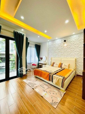 tòa nhà 14p chdv thu nhập 180tr/th nguyễn văn trỗi q.pn-dt:8x14-h8t tm pccc- giá 30 tỷ 