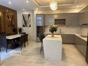 biệt thự phố 4 tầng - tâm điểm bến thành quận 1 hcm