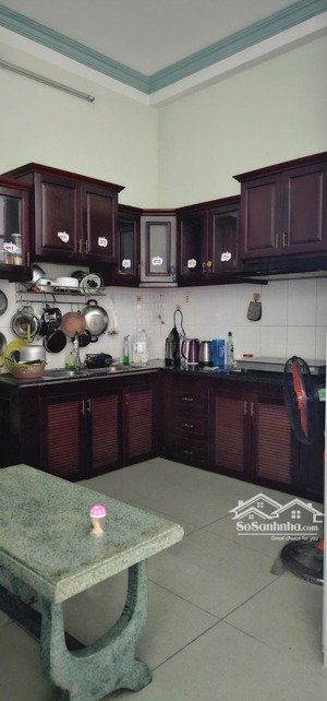 bán nhà 3 lầu - đường 160 chỉ 7.8tỷ dt 7.5 x 12m. nhà 8pn rộng rãi, đường trước nhà 5m nhựa