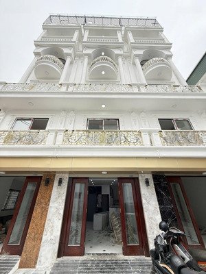 siêu phẩm sài đồng 7 tầng thang máy oto tránh cách phố vài bước