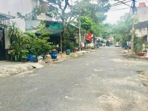 cần bán dãy trọ sẵn 10 phòng đang full khách, mỗi phòng 1,5tr 10x30 giá 2,9 tỷ