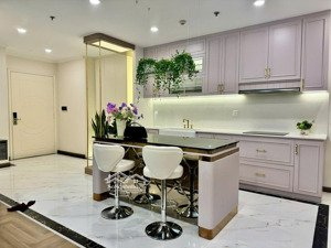 bán căn góc 4pn p07 diện tích 143m² full nội thất mới, hướng đông nam, 2 ban công, giá 23.9 tỷ