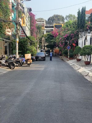 bán nhà góc 2 mặt tiền hẻm xe hơi 451 tô hiến thành p.14 q.10 3 tầng dt: 12m x 17m giá 35tỷ tl