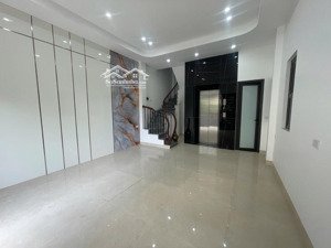 tu hoàng -nhổn -nhà 50m2 -5 tầng -8,3tỷ -thang máy,full nội thất đẹp ở ngay !