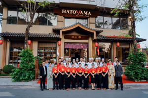 cực phẩm.cho thuê nhà mặt phố nguyễn khang.diện tích 160m2 x 3 tầng,mặt tiền 16m,giá thuê 130tr/th