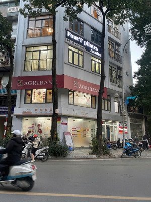 cho thuê nhà mặt phố hàng bạc,nhà mới,rất đẹp,diện tích:75m2x7tầng,có hầm để xe, phố chuyên vàng