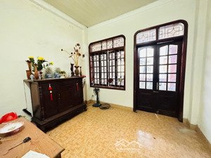 trung tâm cầu giấy, 50m ra mặt phố yên hoà - nhà 3 tầng cũ- giếng trời rộng có thể lắp thang máy