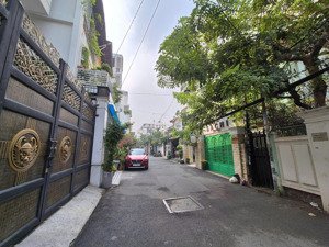 bán gấp: nhà hẻm xe tải 12m - ngay vincom nguyễn xí - dòng tiền 30tr/tháng- 5 tang- 11pn- 14,99 ty