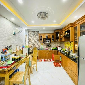 nhà đẹp gần sân bay giá siêu mềm! phạm văn bạch