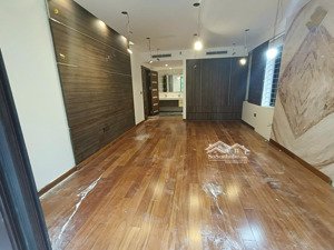 cho thuê nhà mới đẹp 2 mặt đường phố huy du. dt 110m x 5 tầng, mt 7m. giá 40tr bao thuế