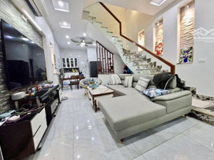 siêu hiếm dân xây ngọc thuỵ 54m2 - 10 tỷ - ô tô gần - full nội thất - sát công viên - hồ điều hoà