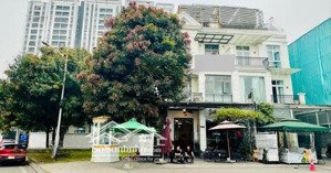 chủ bán gấp bán bt vinhomes riverside 180m2 lô góc 2 mặt tiền - trục chính vào kđt - dòng tiền cao